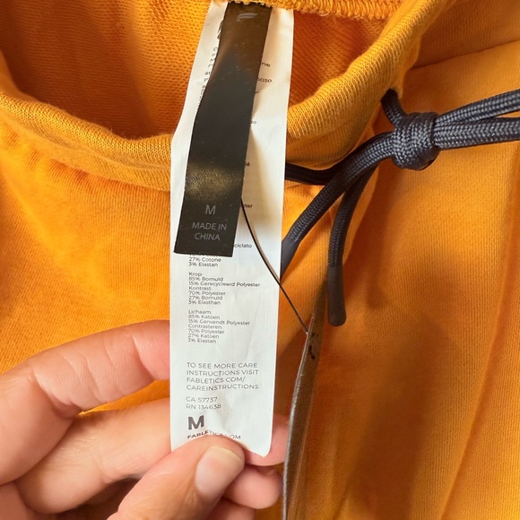 NWT Fabletics Men's Lightweight Go-To Short Medium - Picture 6 of 7